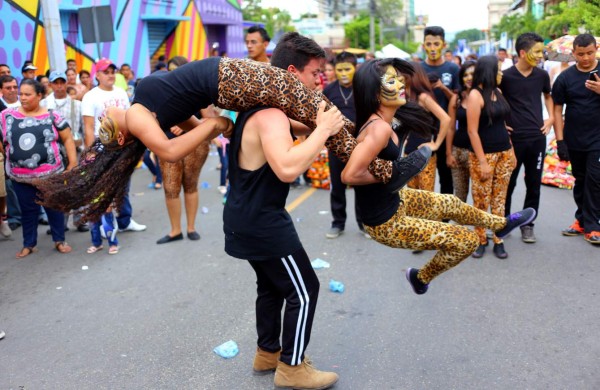 Hondureños demuestran civismo en desfiles patrios