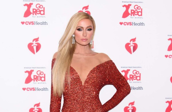 Paris Hilton usará 10 vestidos en su boda