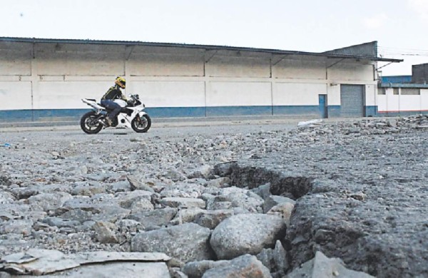 Desespera mal estado de la 26 calle en barrio La Guardia