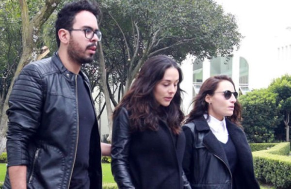 Zuria Vega agradece apoyo tras muerte de su padre