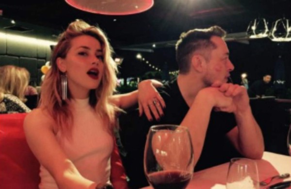 Elon Musk reconoce que Amber Heard lo dejó