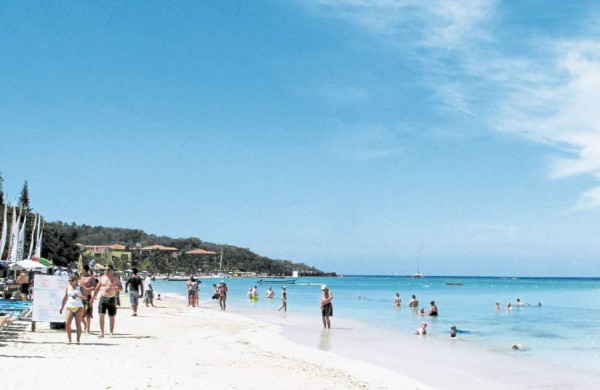 Honduras: Roatán espera recibir 2.3 millones de turistas