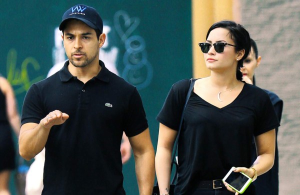 Demi causó furor en las redes por unos mensajes