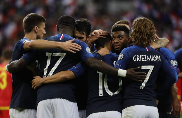 Francia golea y se mantiene en el camino a la Eurocopa 2020