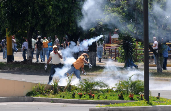 Maestros siguen con protestas en Honduras