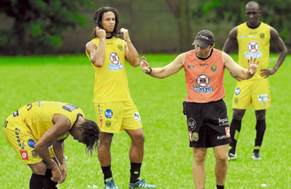Real España probó puntería para clásico