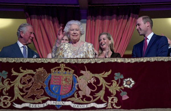 Reina Isabel II celebra su 92 cumpleaños en concierto de Sting, Shawn Mendes y Kylie Minogue
