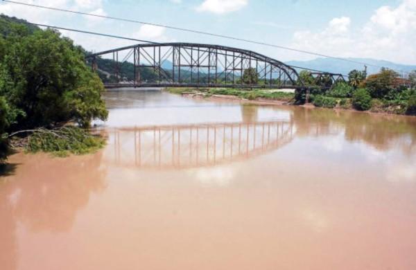 Recuperan el cadáver de una persona del río Ulúa