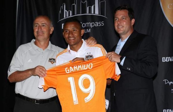 El hondureño Luis Garrido fue presentado en el Houston Dynamo