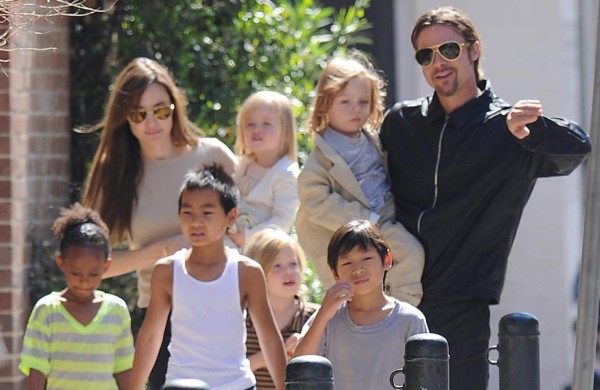 Los hijos de Angelina Jolie y Brad Pitt hablan siete idiomas