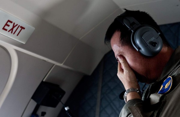 'Tomados de las manos' encontraron a pasajeros del AirAsia