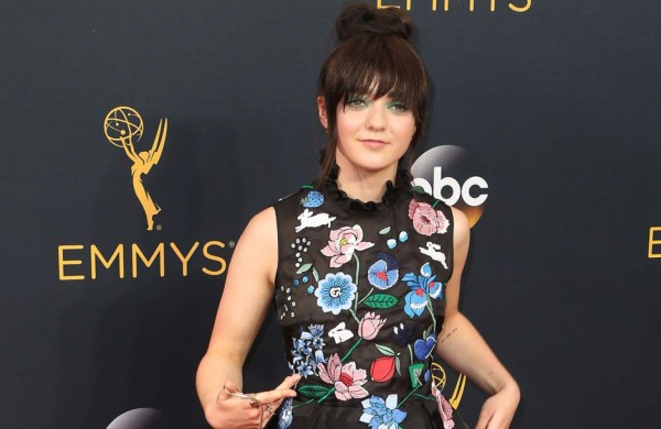 Filtran fotos de Maisie Williams semidesnuda