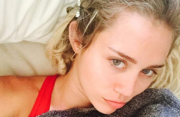 Miley Cyrus, en la cama por una gripe