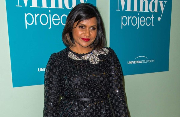 Mindy Kaling se entretiene 'contando enemigos'
