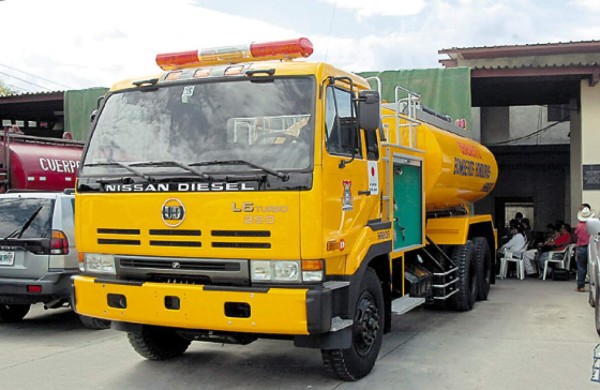 Japón dona carro cisterna a bomberos