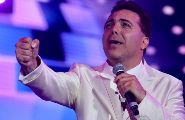 Cristian Castro admite que tuvo miedo de saber si su padre quiso que naciera