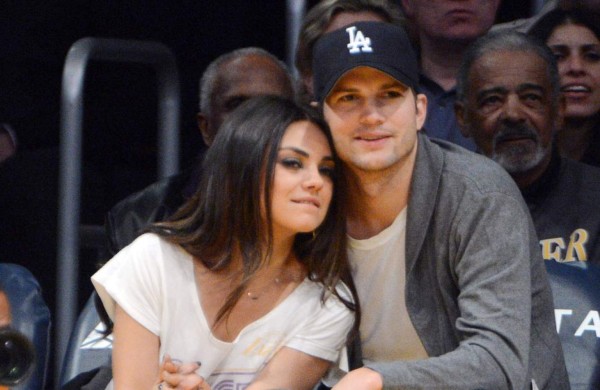 Mila Kunis le pone un ultimátum a Ashton Kutcher