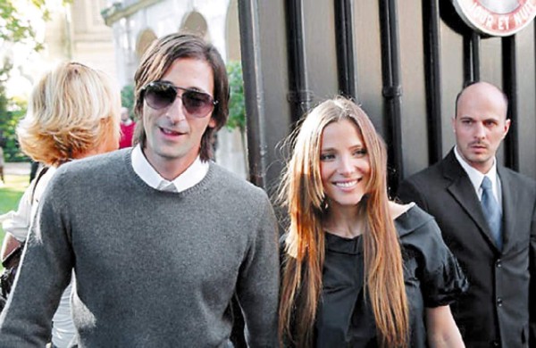 Adrien y Elsa disfrutan su amor