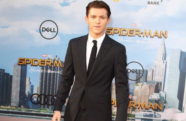 Tom Holland compra tres gallinas para no quedarse sin huevos  