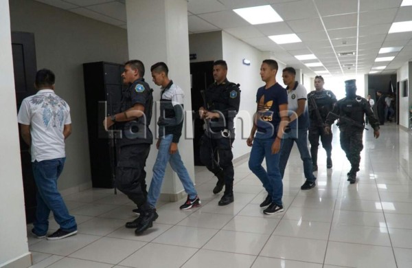 Cuatro policías militares llegan a juicio por robo de vehículo