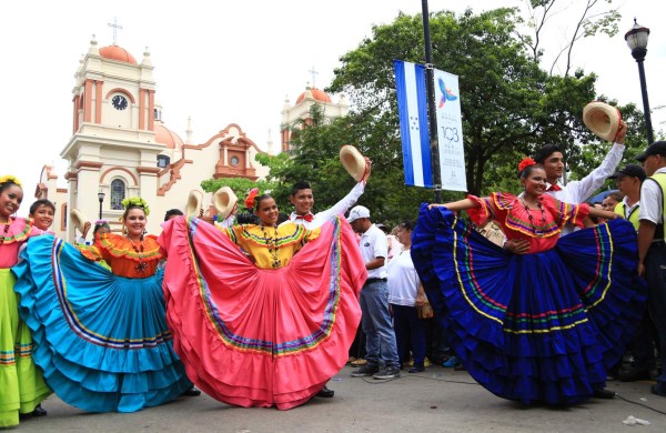 Hondureños demuestran civismo en desfiles patrios