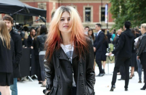 Alison Mosshart enmarca sus multas de tráfico
