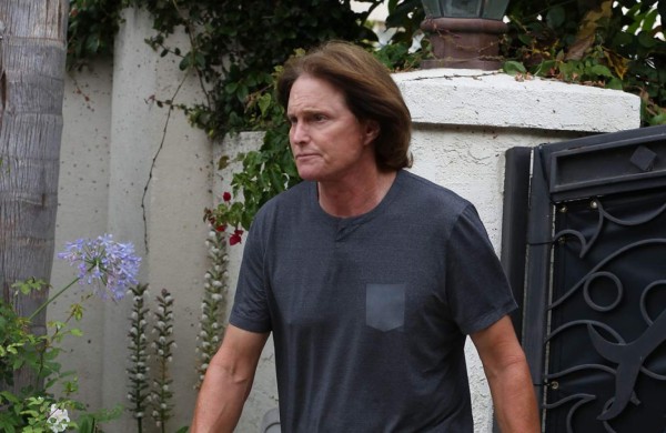 Bruce Jenner confiesa estar siguiendo un tratamiento hormonal
