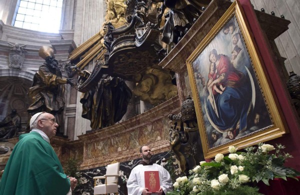 El Papa pide que 'la tierra y el dinero' vuelvan a ser 'para todos'
