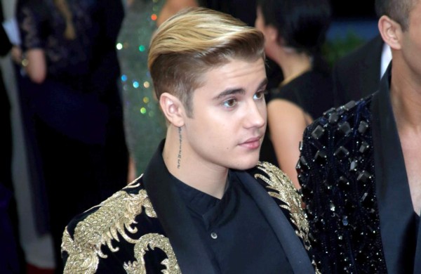 Justin Bieber está soltero y lo disfruta