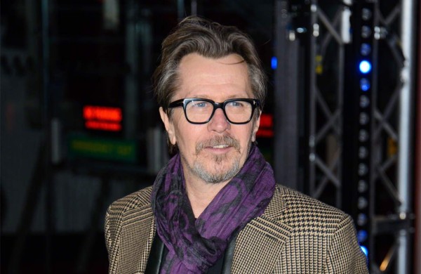 Gary Oldman defiende comportamiento de Mel Gibson