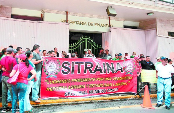 Con despidos buscan salvar de la crisis al INA