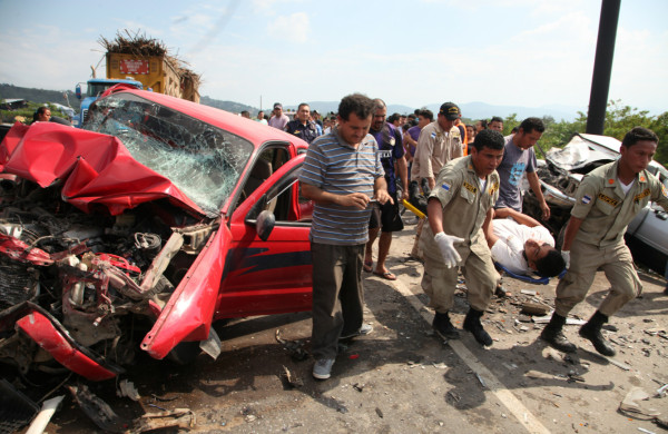 Señora muere en accidente cuando la llevaban grave a hospital