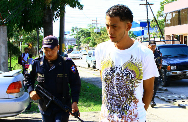 Le dictan formal prisión por crimen de estadounidense