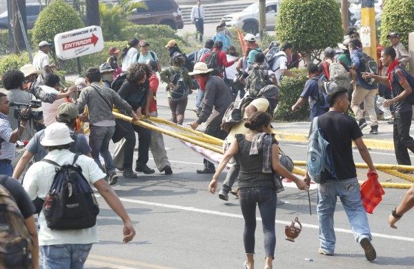 Investigan presencia de extranjeros en protestas de copines