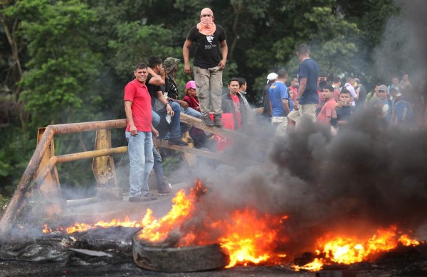 Vandalismo y caos en protestas de la Alianza