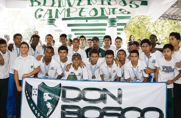 Los reciben como héroes