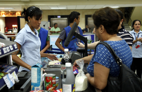 Con ofertas y promociones atraen a clientes