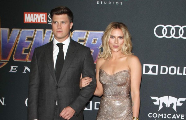 Scarlett Johansson declara en vivo su amor por su prometido Colin Jost