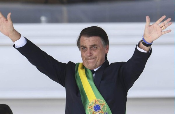 El ultraderechista Jair Bolsonaro investido presidente de Brasil