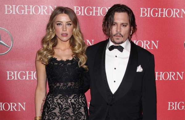 Johnny Depp se cortó un dedo en un ataque de celos, según Amber Heard