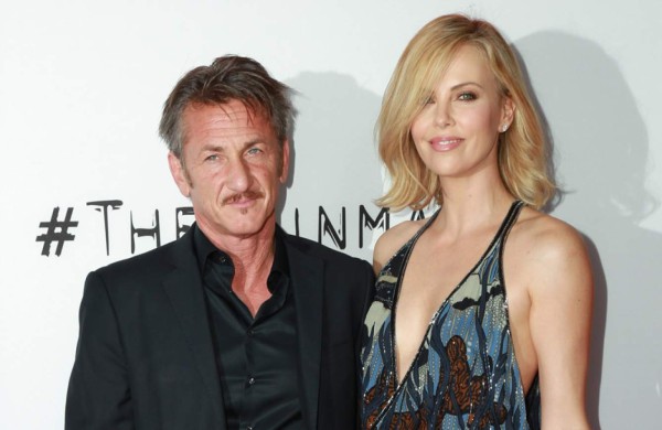 Sean Penn sufre por Charlize Theron