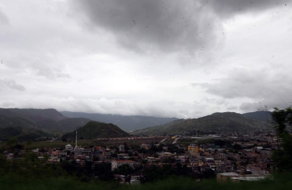 Onda tropical dejará lluvias en Honduras el fin de semana