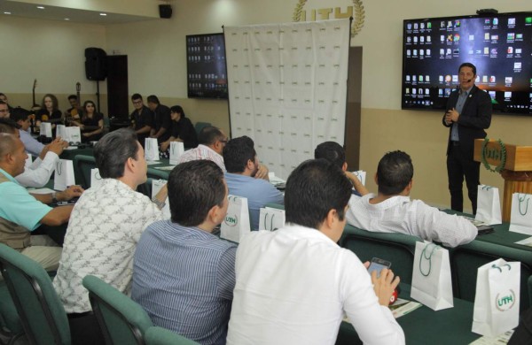 'La sociedad debe defender la libre expresión”: Fernando del Rincón