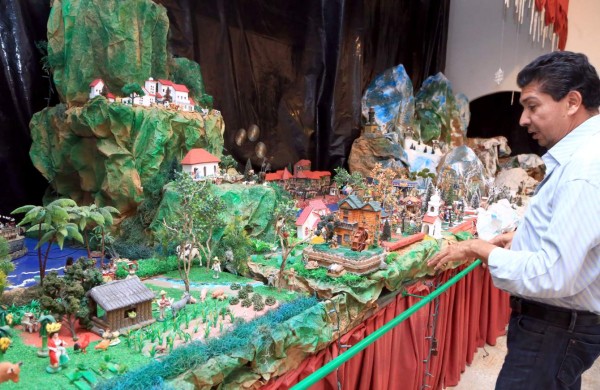 Nacimientos, alegre tradición que se resiste a desaparecer