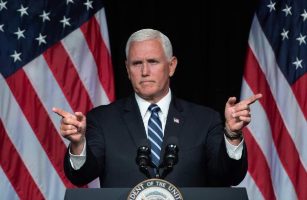 Pence afirma que lucha en Venezuela es entre la 'democracia y la dictadura'