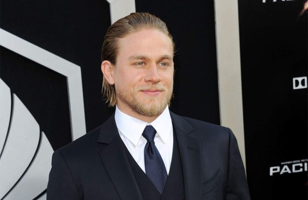 Charlie Hunnam lloró por el papel de Christian Grey