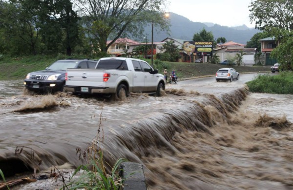 Hasta los cines se inundan en Tegucigalpa