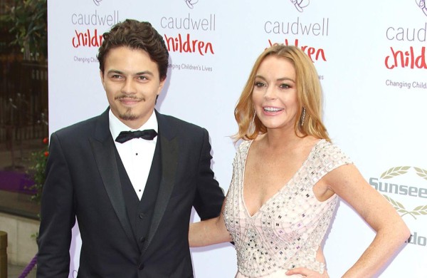 El novio de Lindsay Lohan trata de estrangularla