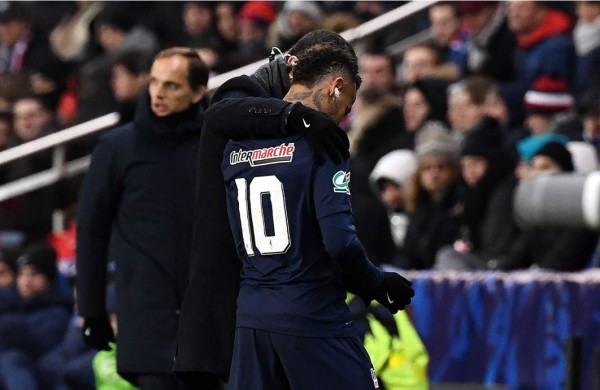 Neymar se retira lesionado y llorando a tres semanas de la Champions