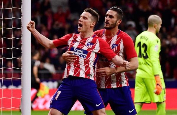 El Atlético gana con apuros y se acerca al Barcelona en la tabla de posiciones de la Liga Española